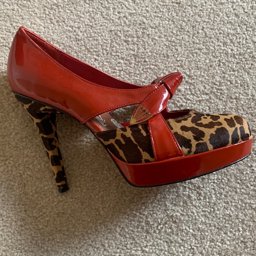 Betsey Johnson Animal Hair Pumps Heels Size 8